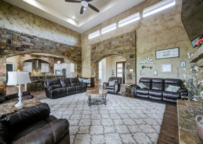 Transitional home design in Floresville, Texas